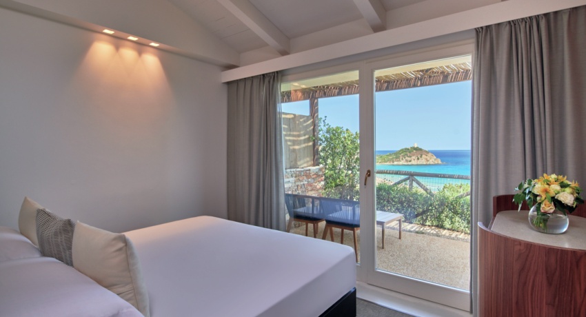Baia di Chia Resort Sardinia_King Deluxe Room with Sea View _Bedroom - Baia di Chia Resort, Curio Collection by Hilton
